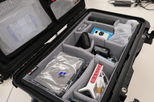 IT-Forensik-Equipment in einem schwarzen Koffer